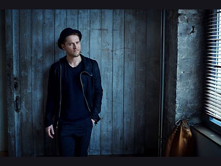 Johannes Oerding - 29. Juli, Selliner Sommer Open Air 2022 | © Reservix (Bild bearbeitet) Johannes Oerding - 29. Juli, Selliner Sommer Open Air 2022